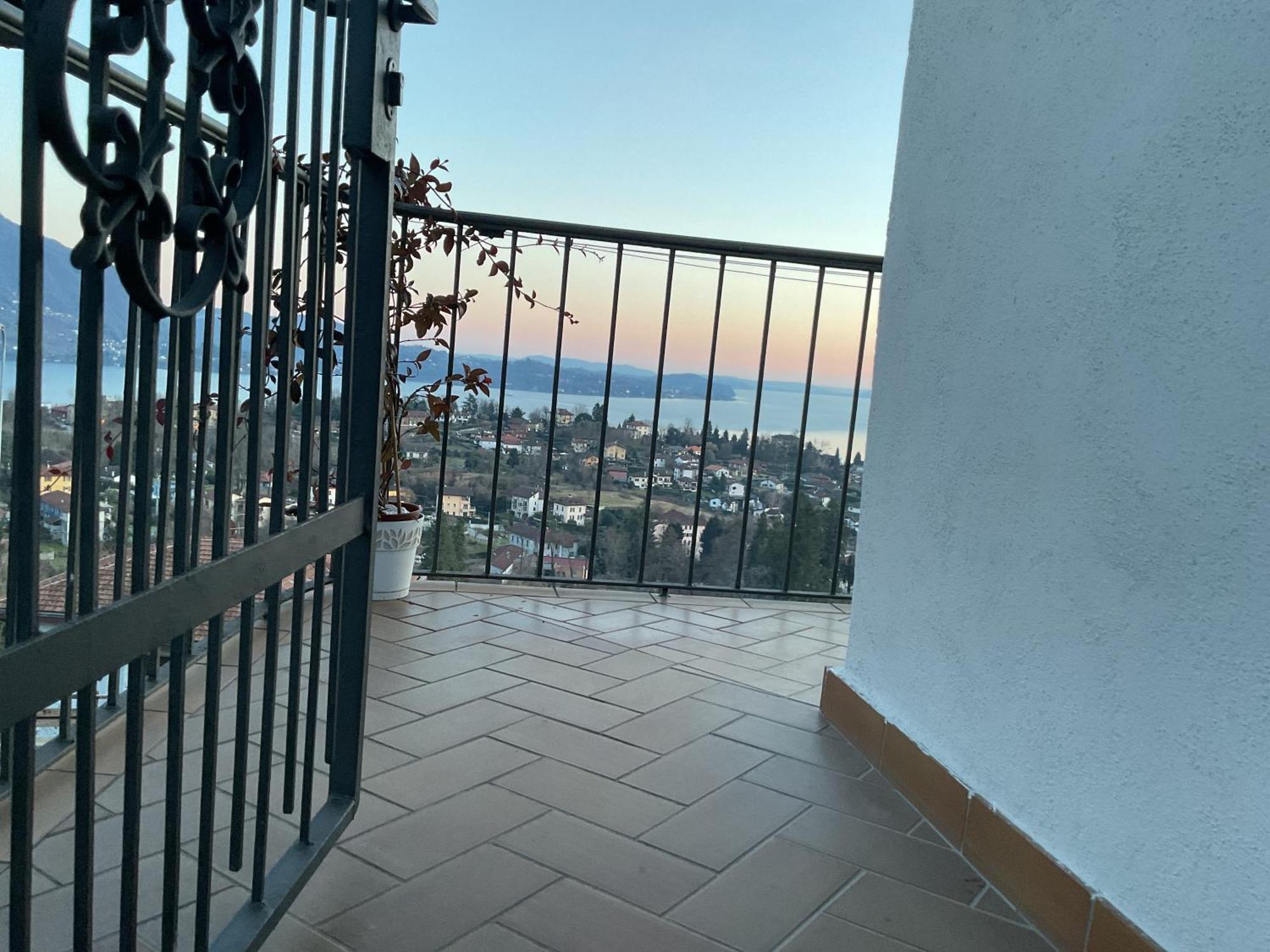 Overlooking Lago Maggiore Verbania Exterior foto
